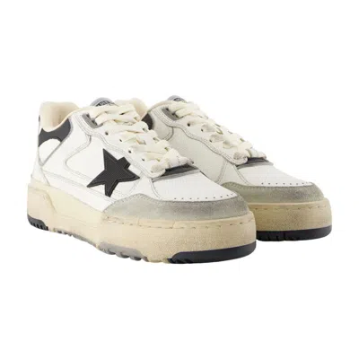 Golden Goose Forty2 Leather Sneakers With Black Star And Heel Tab In White
