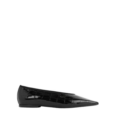 Totême Toteme Minimalist Croco-embossed Ballerinas In Black