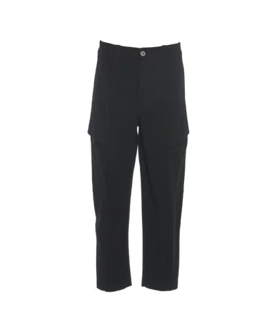 Transit Relaxed Fit Cargo Pants With Practical Side Pockets In Black