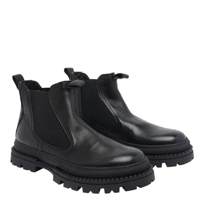 Pawelk's Boots In Black
