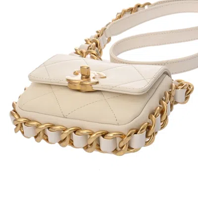 Pre-owned Chanel Matelasse White Leather Shoulder Bag ()