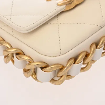 Pre-owned Chanel Matelasse White Leather Shoulder Bag ()
