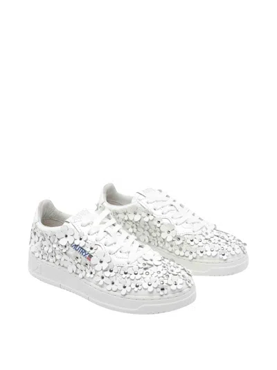 Autry Low-top Sneakers With Clean Silhouette And Rounded Toe In White