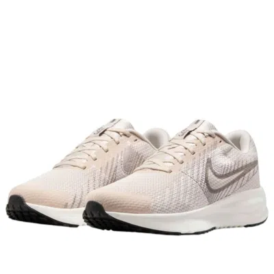 Nike (wmns)  Run Defy 'light Orewood Brown' In Neutral