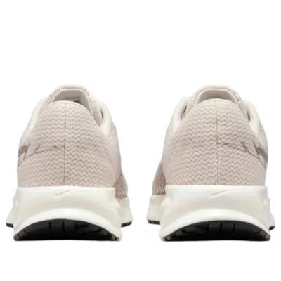 Nike (wmns)  Run Defy 'light Orewood Brown' In Neutral