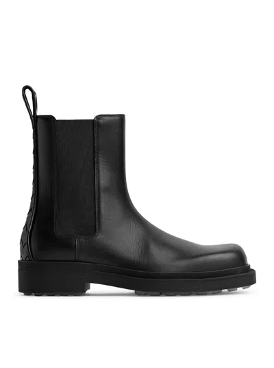 Bottega Veneta Women Ben Leather Chelsea Boots In Black