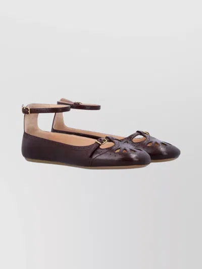 Chloé Flat Shoe With Burnished Look Made In Italy In Brown