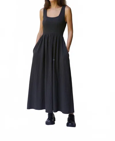 La Relaxed Effie Maxi Dress In Charcoal In Black