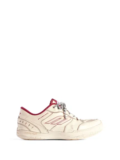 Balenciaga Hamptons Medium Worn-out Sneaker In White In Multi