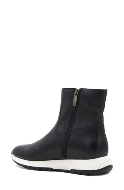 Aquatalia Kit Leather Bootie In Black