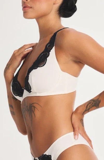 Savage X Fenty Swirly Girly Unlined Plunge Bra In White