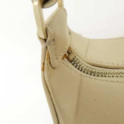 Pre-owned Chanel Light Beige Leather Shoulder Bag () In Sand