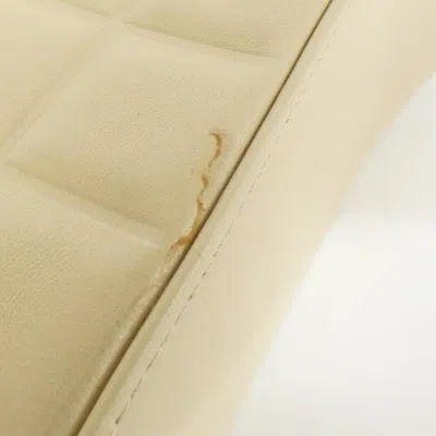 Pre-owned Chanel Light Beige Leather Shoulder Bag () In Sand