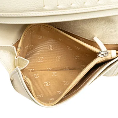 Pre-owned Chanel White Leather Long Wallet (bi-fold) ()
