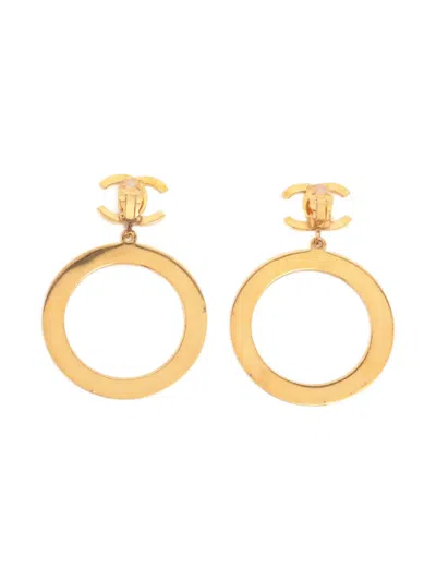 Pre-owned Chanel 1970-1990 Cc Mark Earrings In Gold