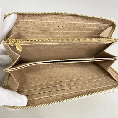 Pre-owned Louis Vuitton Beige Long Wallet (bi-fold) () In Sand