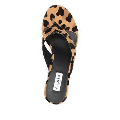 Alaïa Animal Flip Flops Mules In Brown