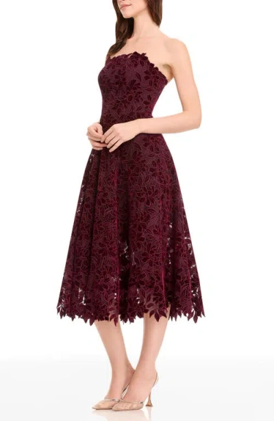 Dress The Population Kailyn Velvet Floral Lace Strapless Cocktail Dress In Burgundy