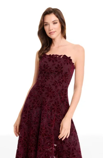 Dress The Population Kailyn Velvet Floral Lace Strapless Cocktail Dress In Burgundy