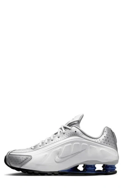 Nike Shox R4 Low-top Trainers In White