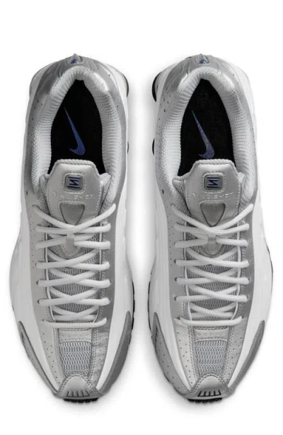 Nike Shox R4 Low-top Trainers In White