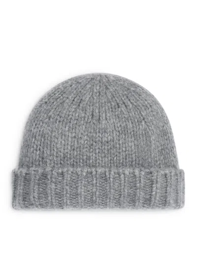 Celine Triomphe Beanie In Cashmere And Silk In Gray