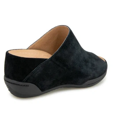 Jambu Nelly In Black