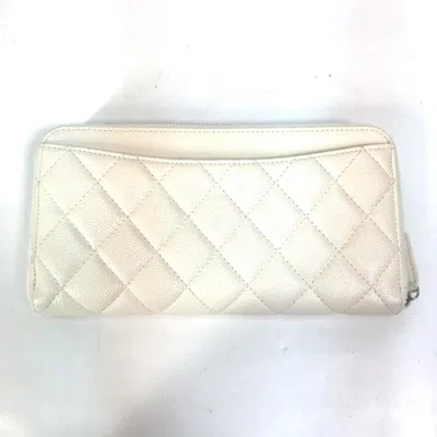 Pre-owned Chanel White Grained Calfskin Long Wallet (bi-fold) ()