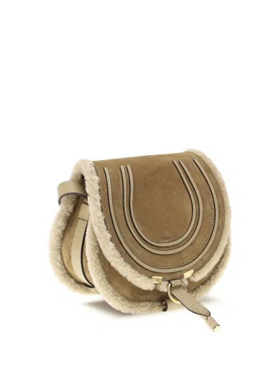 Chloé Small Saddle Marcie Shoulder Bag In Suede And Shearling In Sand