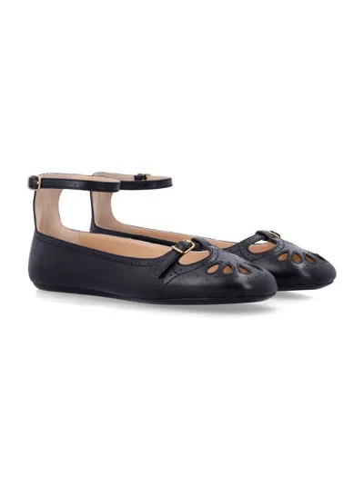 Chloé Leather Ballerina Shoes Featuring Buckle Detail In Black