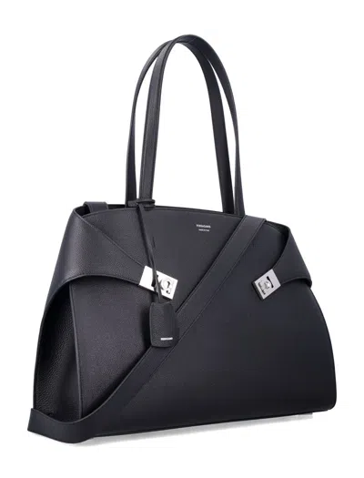 Ferragamo Hug Top-zip Leather Shoulder Bag In Black