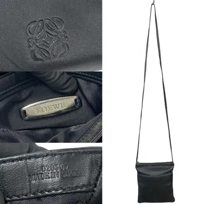 Pre-owned Loewe Black Leather Pochette Shoulder Bag ()