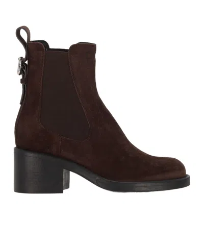 Chloé Round Toe Short Boots In Brown