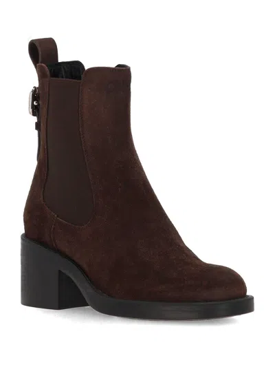 Chloé Round Toe Short Boots In Brown