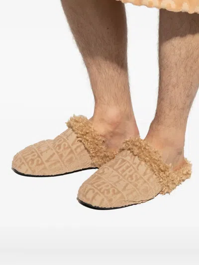 Versace Logo Curly Slippers In Nude