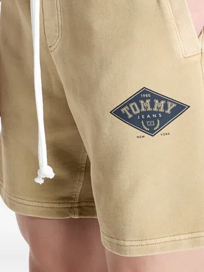 Tommy Hilfiger Drawstring Graphic Shorts In Neutral