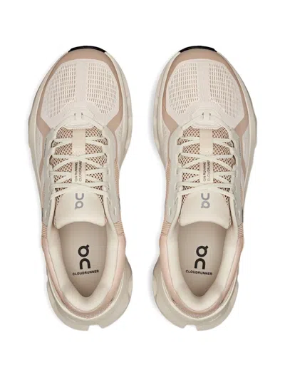 On Sneakers Cloudrunner 2 Pearl Desert Uomo In Neutral