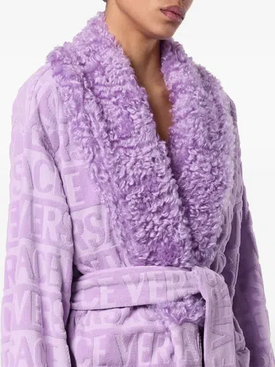 Versace Logo-jacquard Fleece-trimmed Robe In Purple