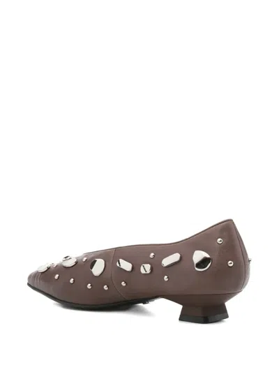 缀饰尖头高跟鞋