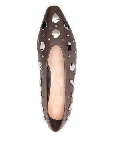 缀饰尖头高跟鞋