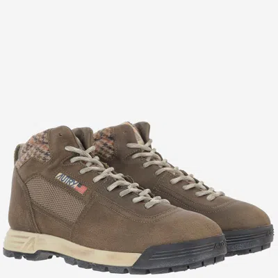 Autry Low Top Sneakers With Round Toe And Ridged Sole In Brown