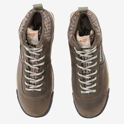 Autry Low Top Sneakers With Round Toe And Ridged Sole In Brown