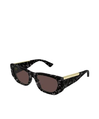 Gucci Eyewear Cat-eye Frame Sunglasses In Black