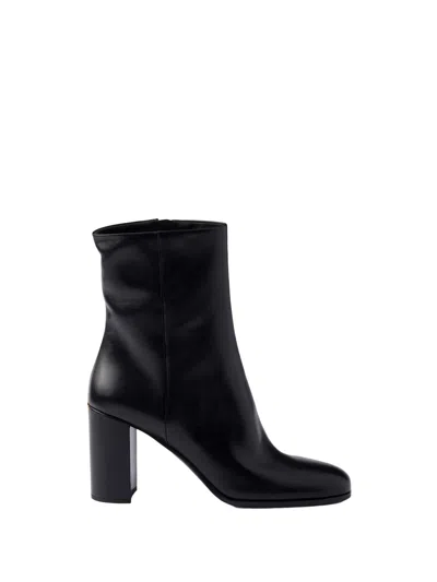 Prada Stylish Leather Ankle Boots With Block Heel In Black