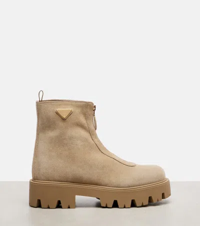 绒面革厚底及踝靴