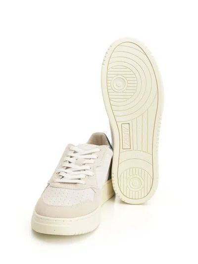 Autry Medalist Low Sneaker In Neutral