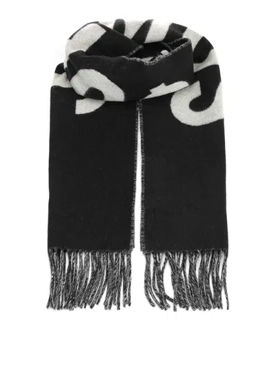 Jacquemus Black Bold White Lettering Twisted Fringe Scarf In Black