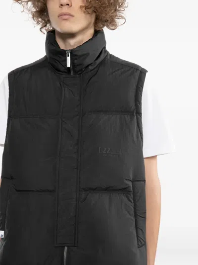 Izzue Logo-embossed Gilet In Black