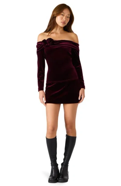 Steve Madden Lici Rosette Off The Shoulder Velvet Top In Burgundy