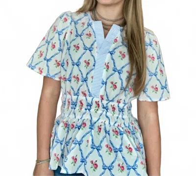 She + Sky Short Sleeve Woven Print Top With Elastic Waist Band In Light Blue In Blue